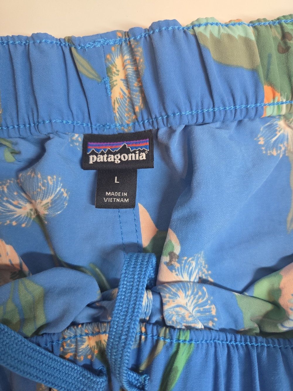 Patagonia Barely Baggies Bird - Picture 2 of 4